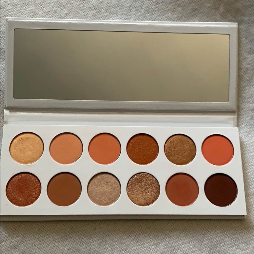 Kylie Cosmetics- Peach Extended eyeshadow palette